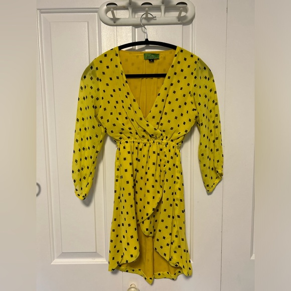 Cute Lightweight Long Sleeved Dress - Picture 4 of 5